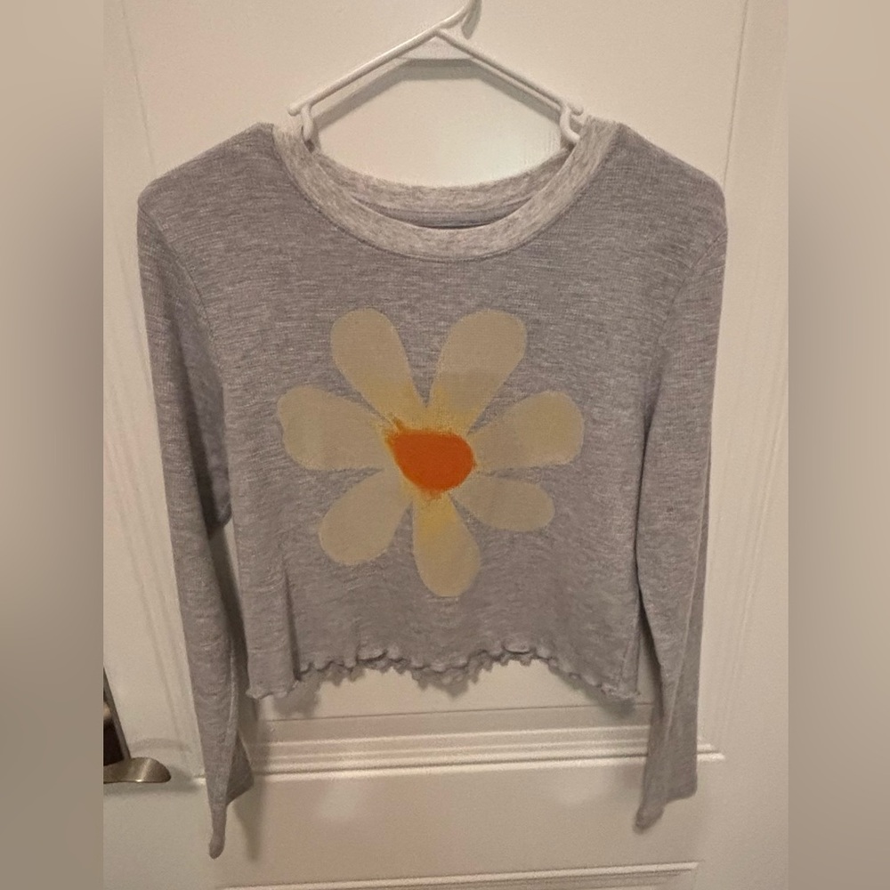 NATURAL LIFE Gray and Yellow Crop Top with Daisy Graphic